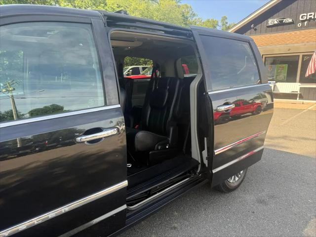 2014 Chrysler Town & Country Touring-L