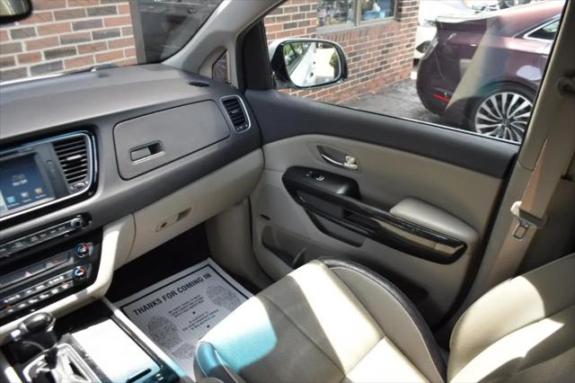 2015 Kia Sedona SX