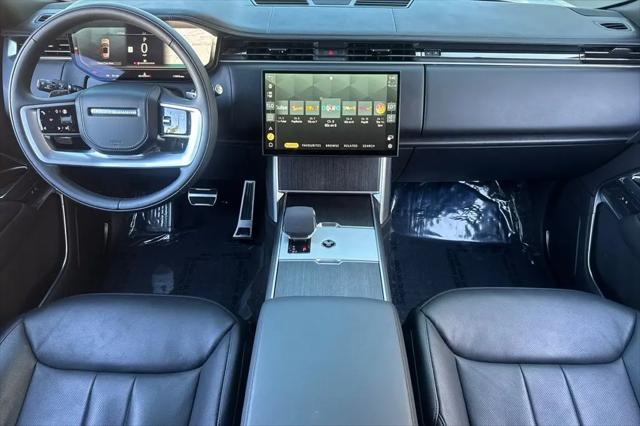 2025 Land Rover Range Rover P530 SE