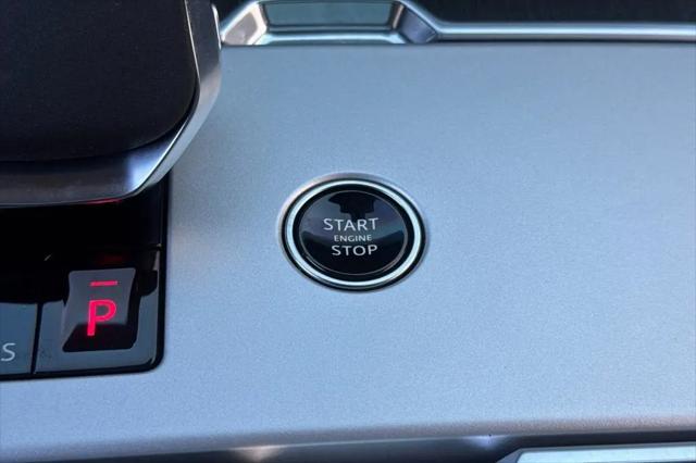 2025 Land Rover Range Rover P530 SE
