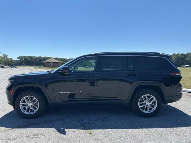 2023 Jeep Grand Cherokee L Laredo 4x2