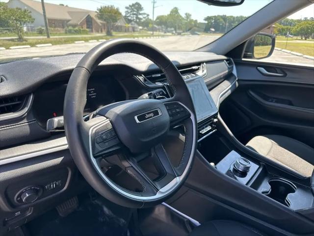2023 Jeep Grand Cherokee L Laredo 4x2