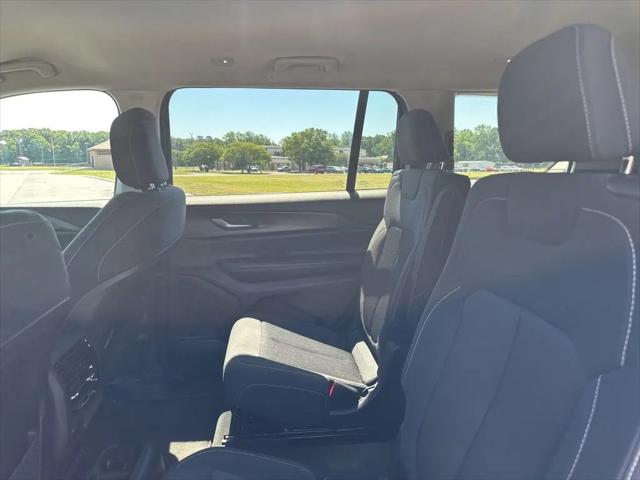 2023 Jeep Grand Cherokee L Laredo 4x2
