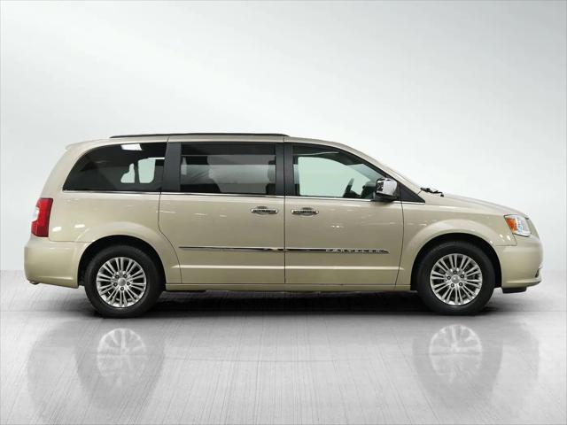 2015 Chrysler Town & Country Touring-L