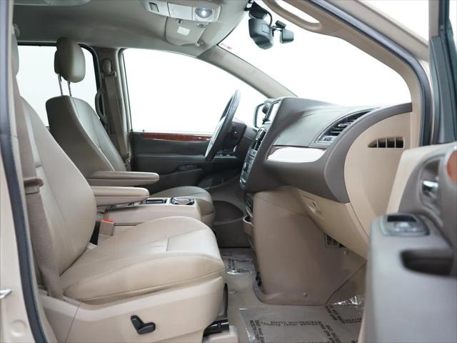 2015 Chrysler Town & Country Touring-L