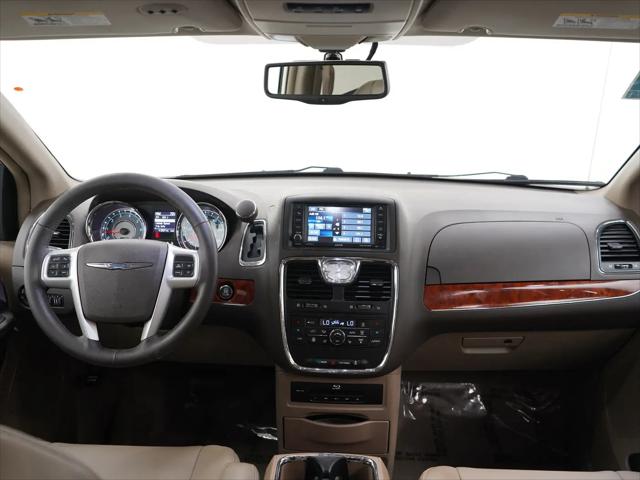2015 Chrysler Town & Country Touring-L