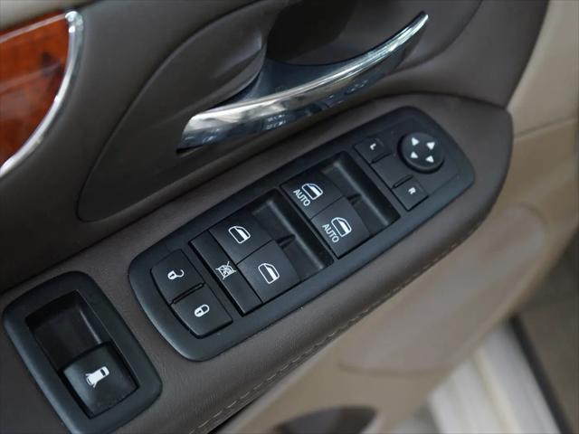 2015 Chrysler Town & Country Touring-L