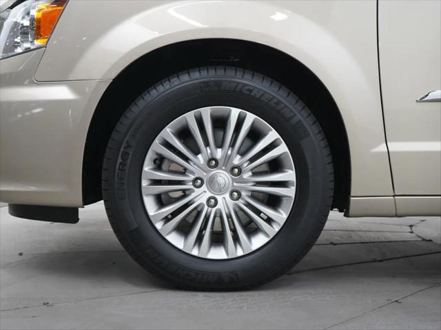2015 Chrysler Town & Country Touring-L