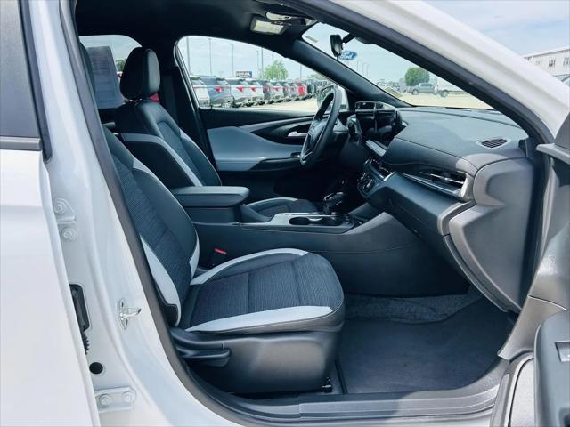 2025 Buick NV Preferred FWD