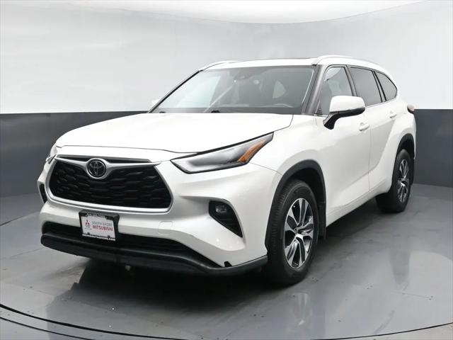 2021 Toyota Highlander XLE for sale in Freeport, NY