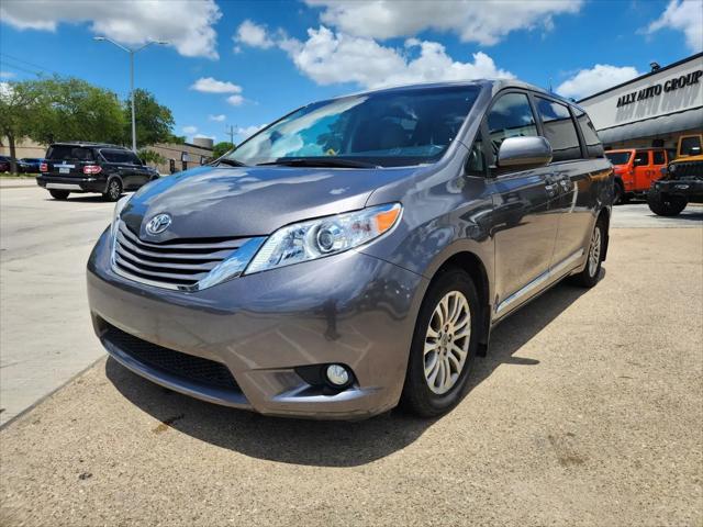 2017 Toyota Sienna XLE 8 Passenger for sale in Addison, TX