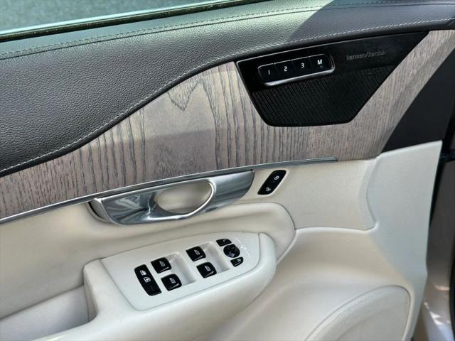 2022 Volvo XC90 T6 Inscription 7 Passenger