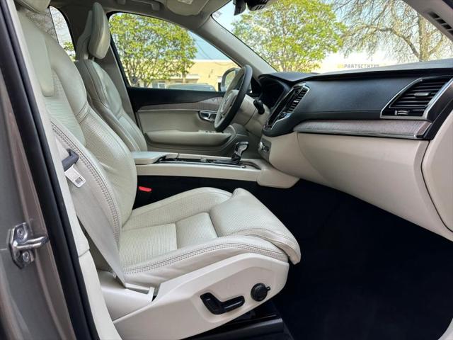 2022 Volvo XC90 T6 Inscription 7 Passenger