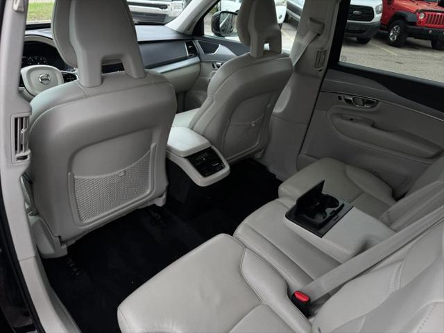 2021 Volvo XC90 T5 Momentum 7 Passenger