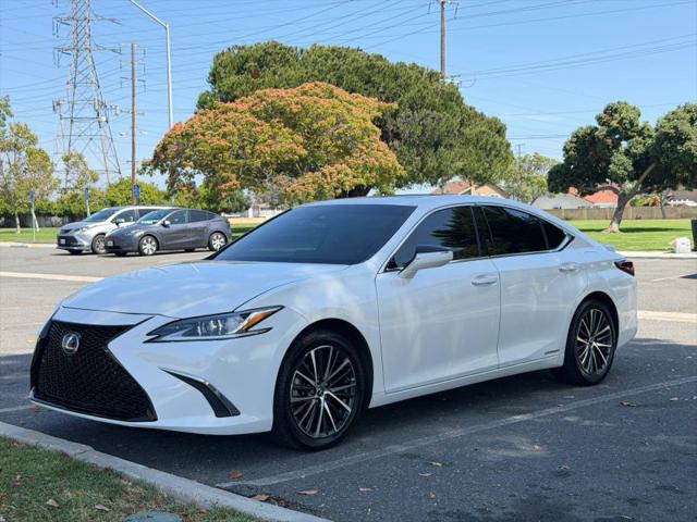2022 Lexus ES 300h 300h