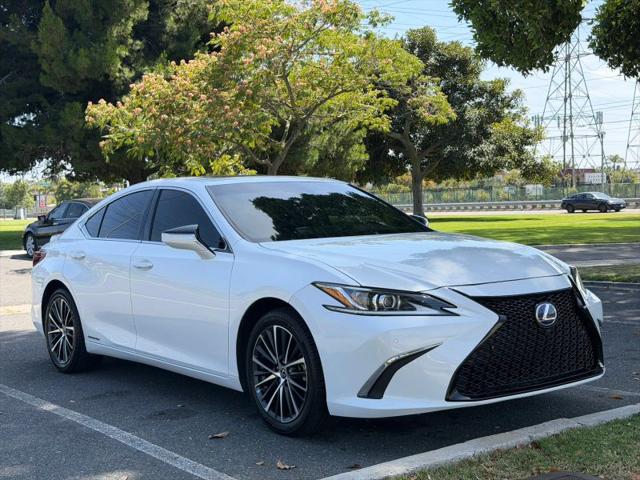 2022 Lexus ES 300h 300h