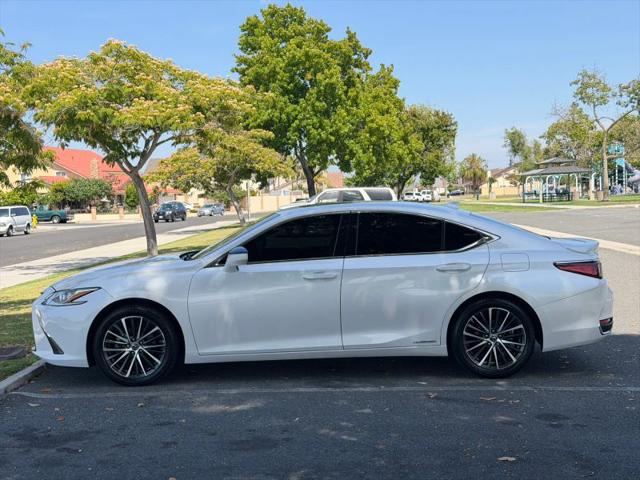 2022 Lexus ES 300h 300h