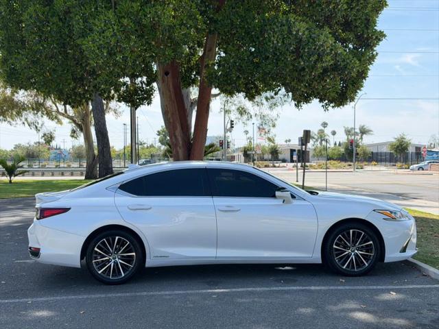 2022 Lexus ES 300h 300h