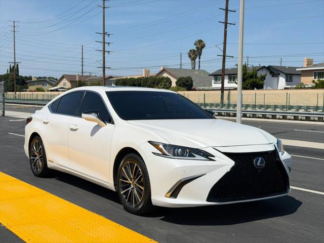 2022 Lexus ES 300h 300h