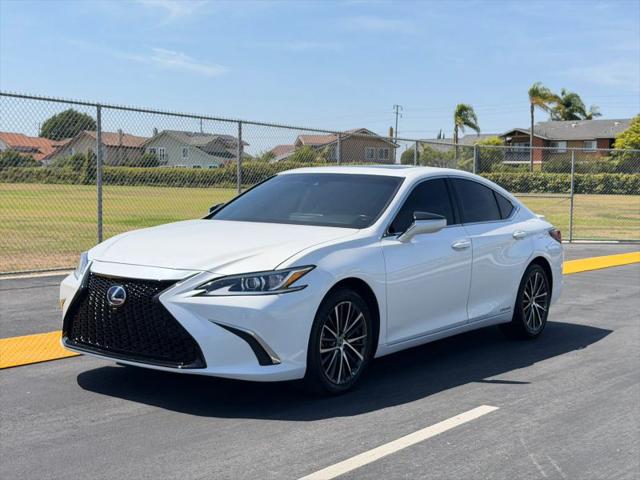 2022 Lexus ES 300h 300h