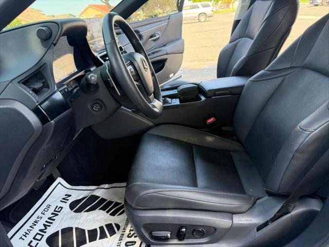 2022 Lexus ES 300h 300h
