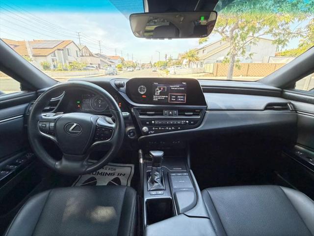 2022 Lexus ES 300h 300h