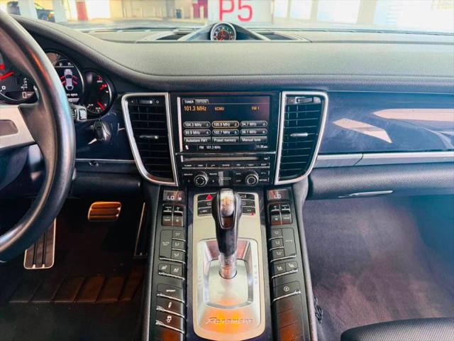 2016 Porsche Panamera Edition