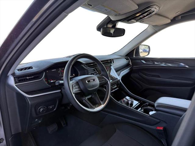 2023 Jeep Grand Cherokee L Laredo 4x2
