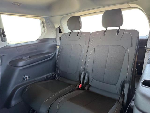 2023 Jeep Grand Cherokee L Laredo 4x2