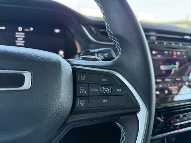 2023 Jeep Grand Cherokee L Laredo 4x2