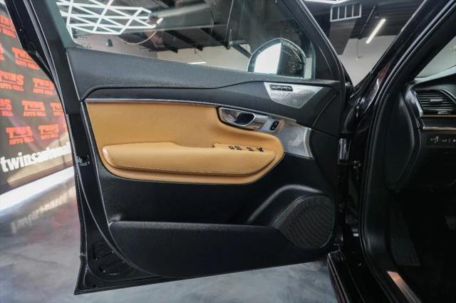 2022 Volvo XC90 Recharge T8 Inscription 7 Passenger