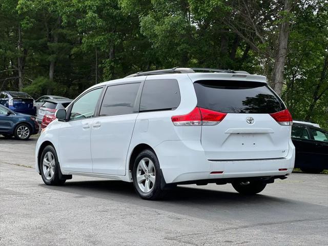 2012 Toyota Sienna LE V6 8 Passenger