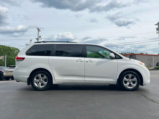 2012 Toyota Sienna LE V6 8 Passenger