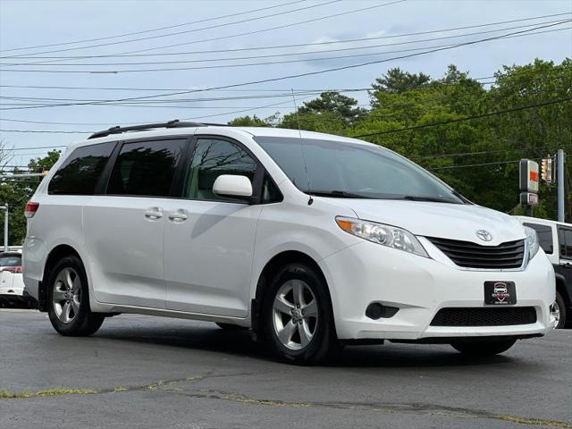 2012 Toyota Sienna LE V6 8 Passenger