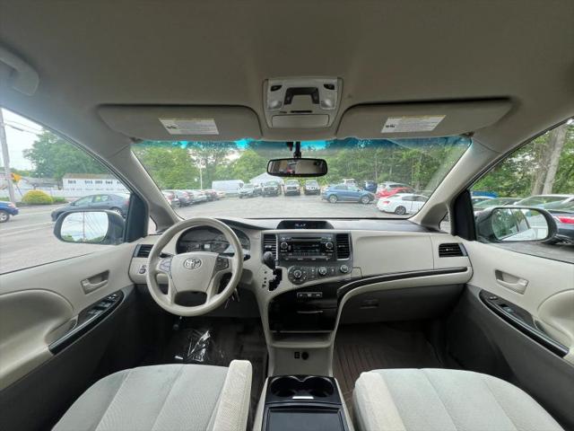 2012 Toyota Sienna LE V6 8 Passenger