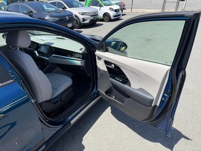 2022 Kia Niro Plug-In Hybrid LXS