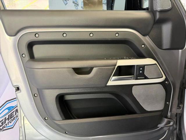 2023 Land Rover Defender 130 X-Dynamic SE
