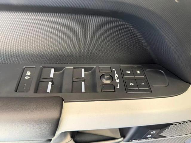 2023 Land Rover Defender 130 X-Dynamic SE