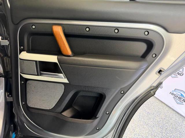 2023 Land Rover Defender 130 X-Dynamic SE