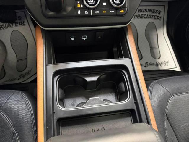 2023 Land Rover Defender 130 X-Dynamic SE