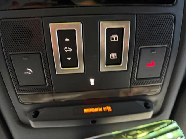2023 Land Rover Defender 130 X-Dynamic SE