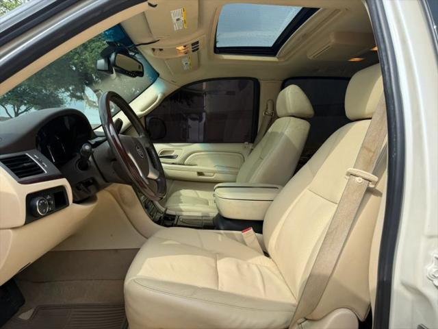2008 Cadillac Escalade Standard