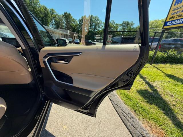 2022 Toyota RAV4 Hybrid XLE