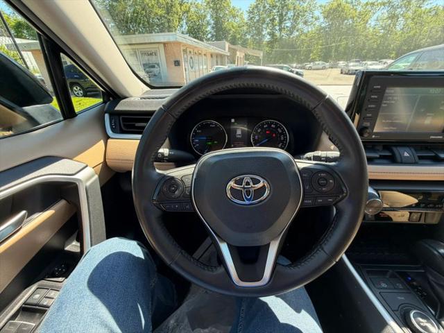 2022 Toyota RAV4 Hybrid XLE