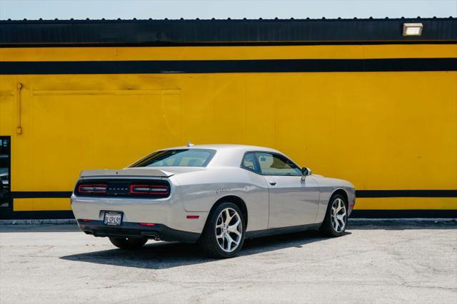 2016 Dodge Challenger SXT Plus