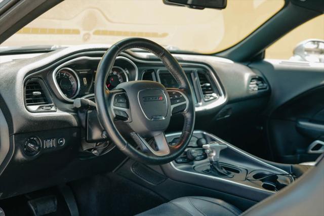 2016 Dodge Challenger SXT Plus