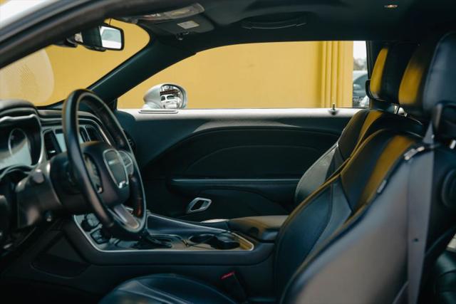 2016 Dodge Challenger SXT Plus