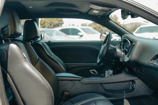 2016 Dodge Challenger SXT Plus