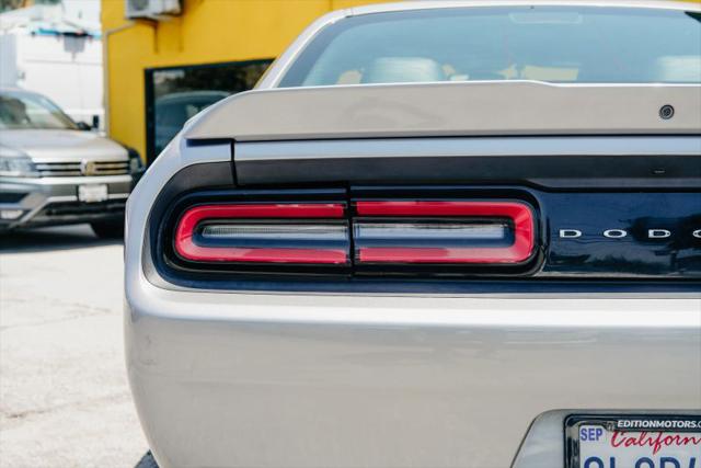 2016 Dodge Challenger SXT Plus