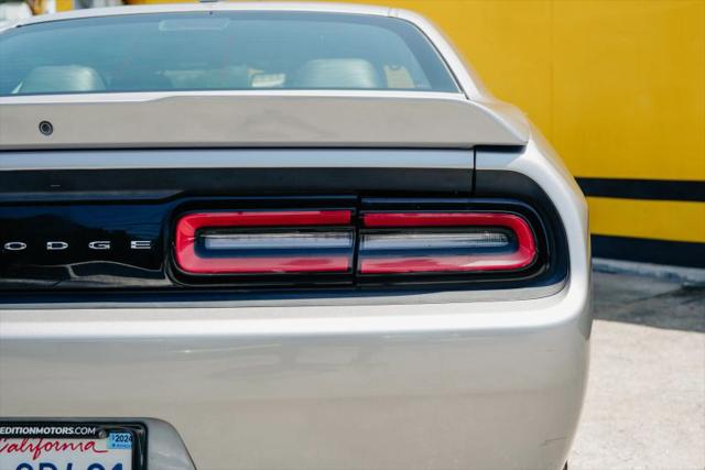 2016 Dodge Challenger SXT Plus